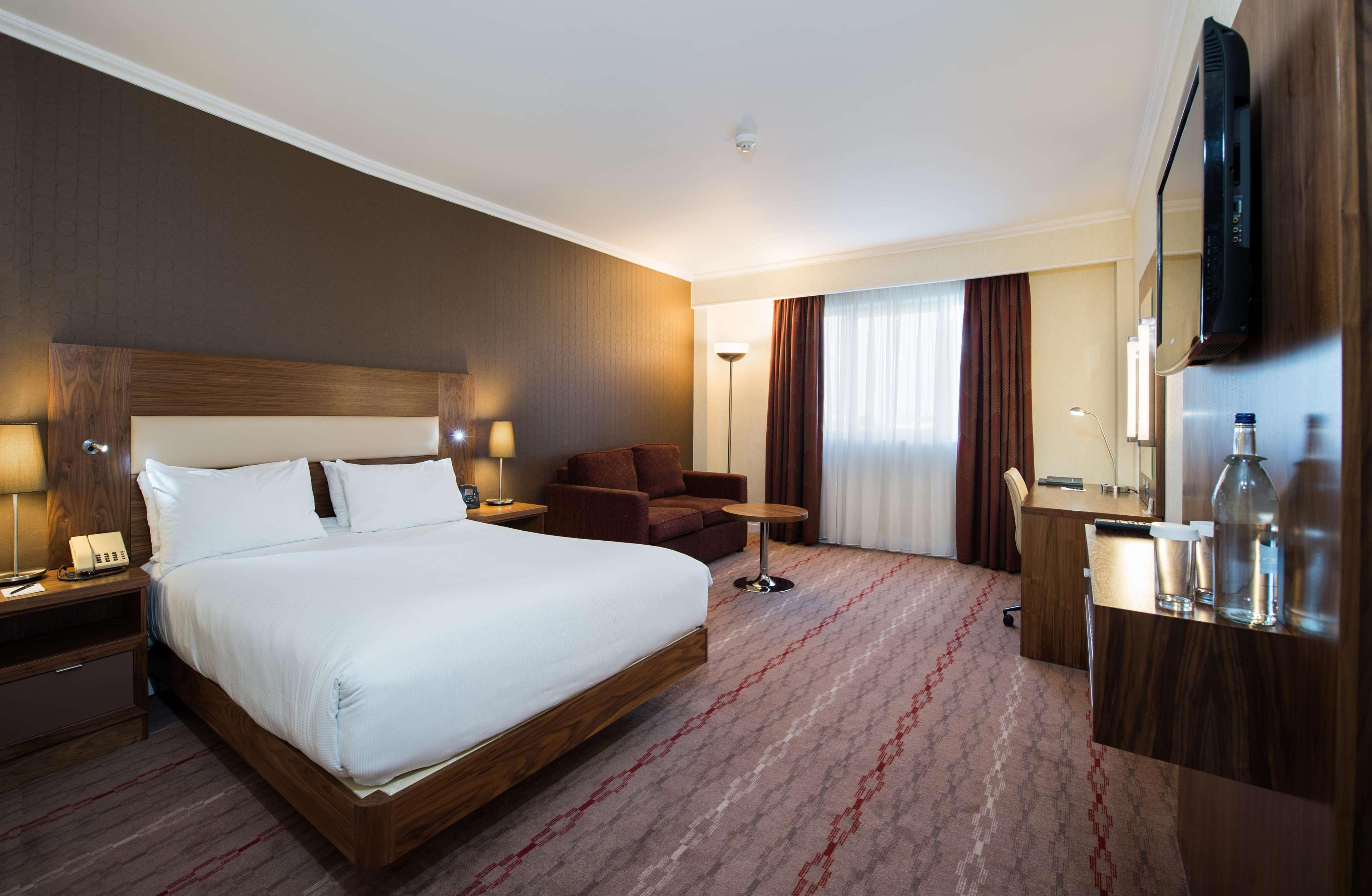 Doubletree By Hilton Dartford Bridge Hotel Ngoại thất bức ảnh