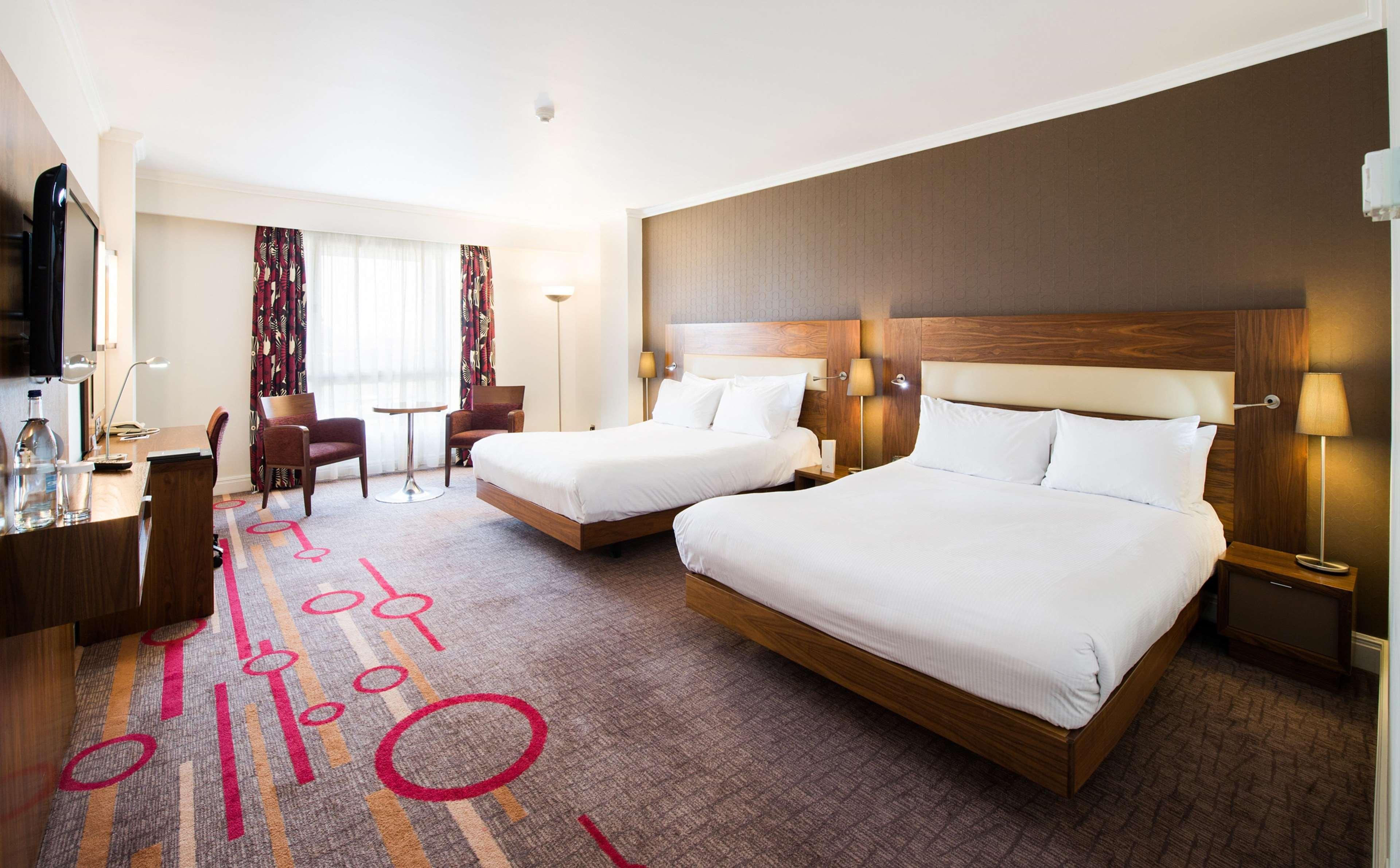 Doubletree By Hilton Dartford Bridge Hotel Ngoại thất bức ảnh