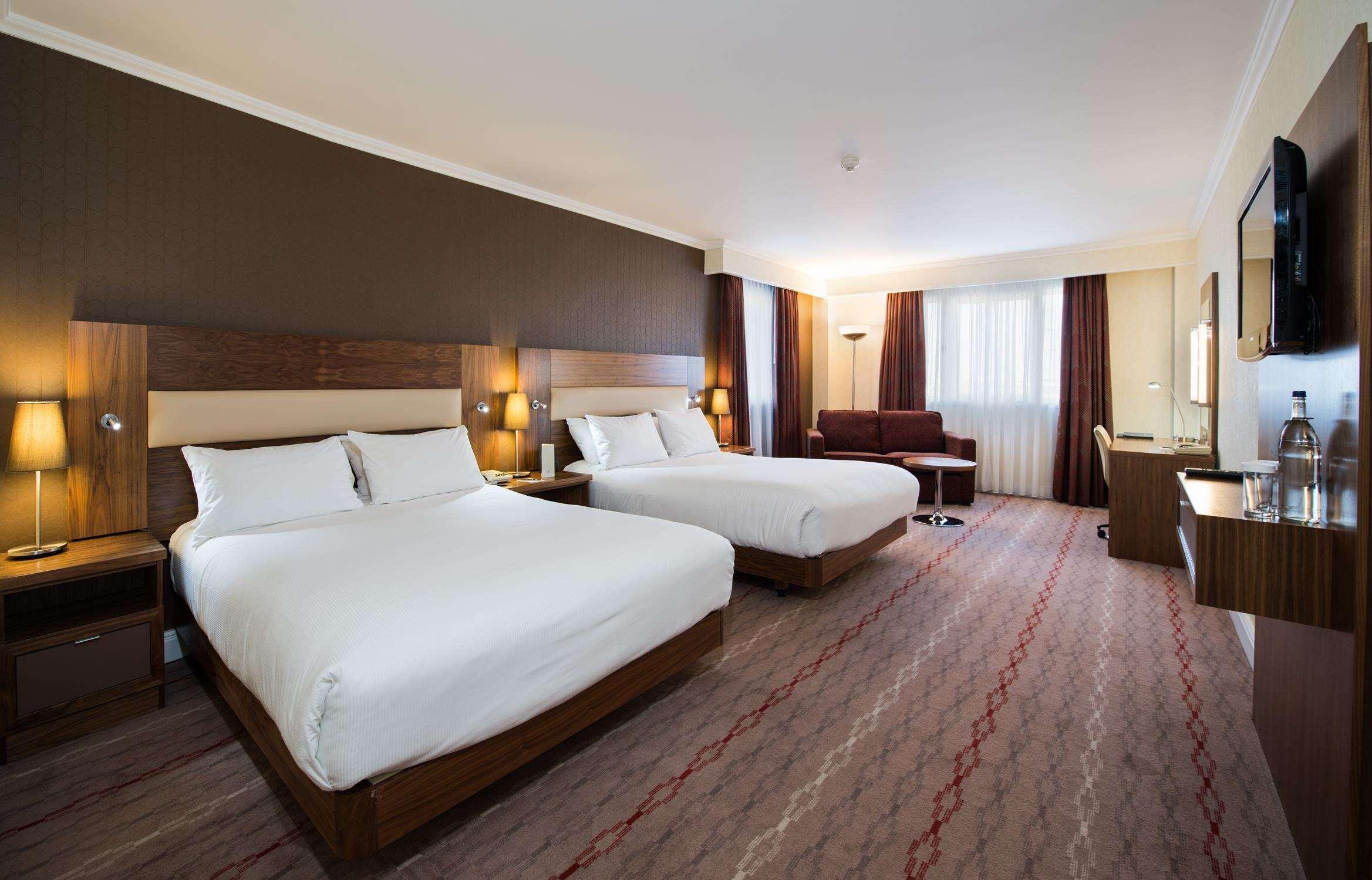 Doubletree By Hilton Dartford Bridge Hotel Ngoại thất bức ảnh
