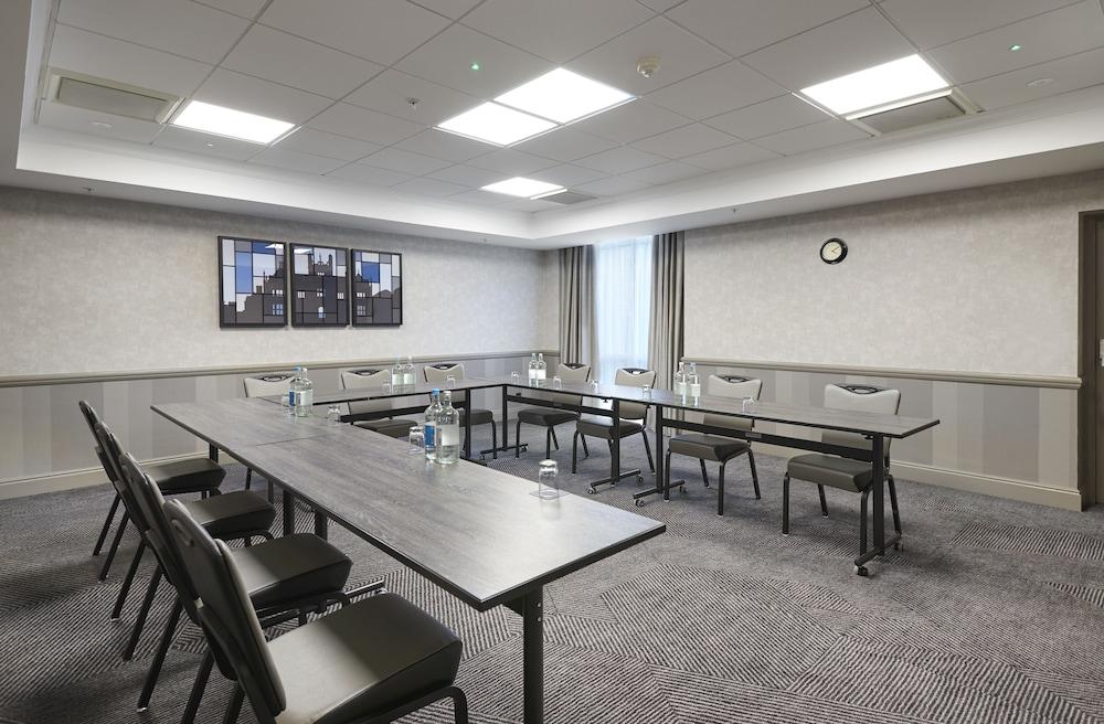 Doubletree By Hilton Dartford Bridge Hotel Ngoại thất bức ảnh