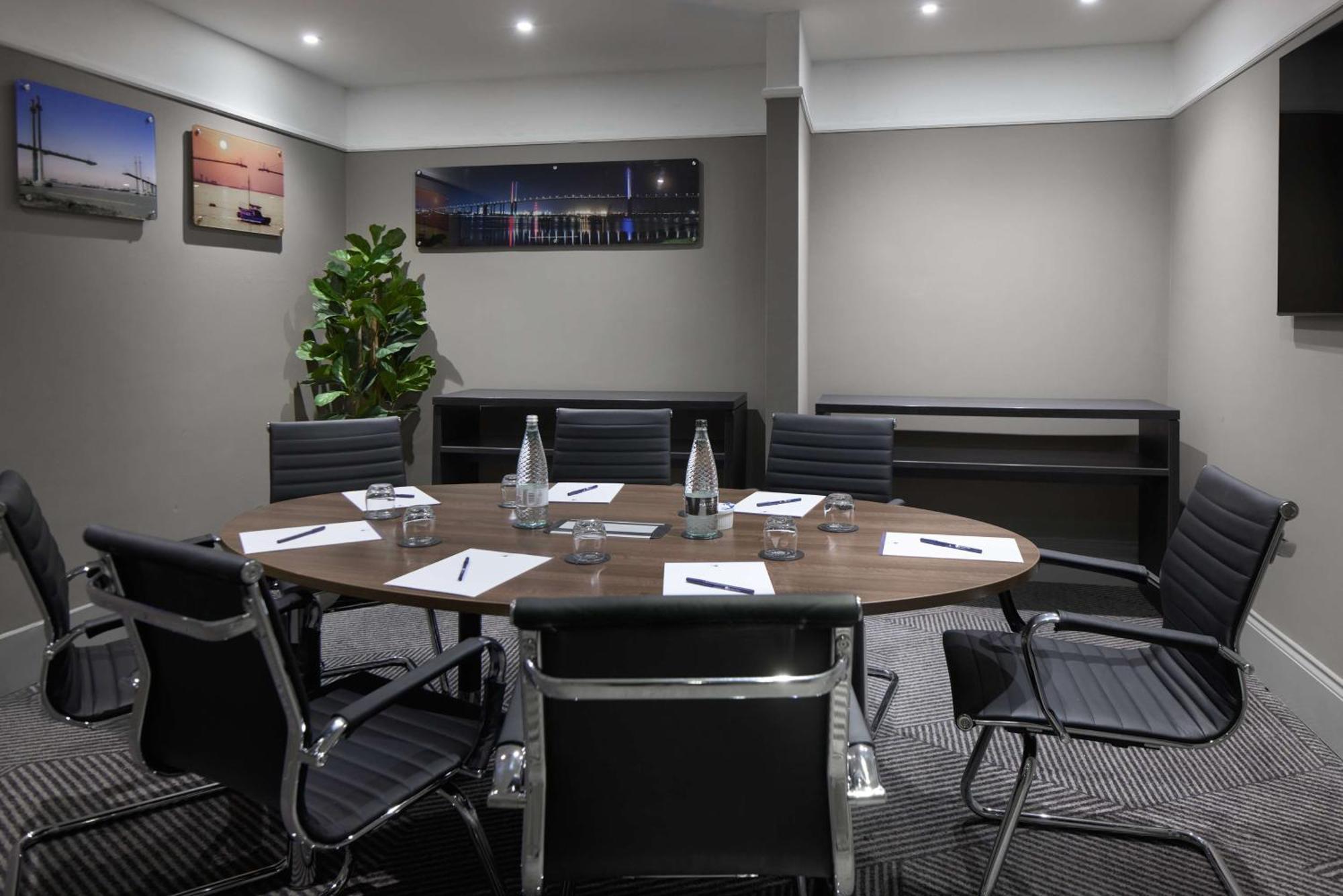 Doubletree By Hilton Dartford Bridge Hotel Ngoại thất bức ảnh