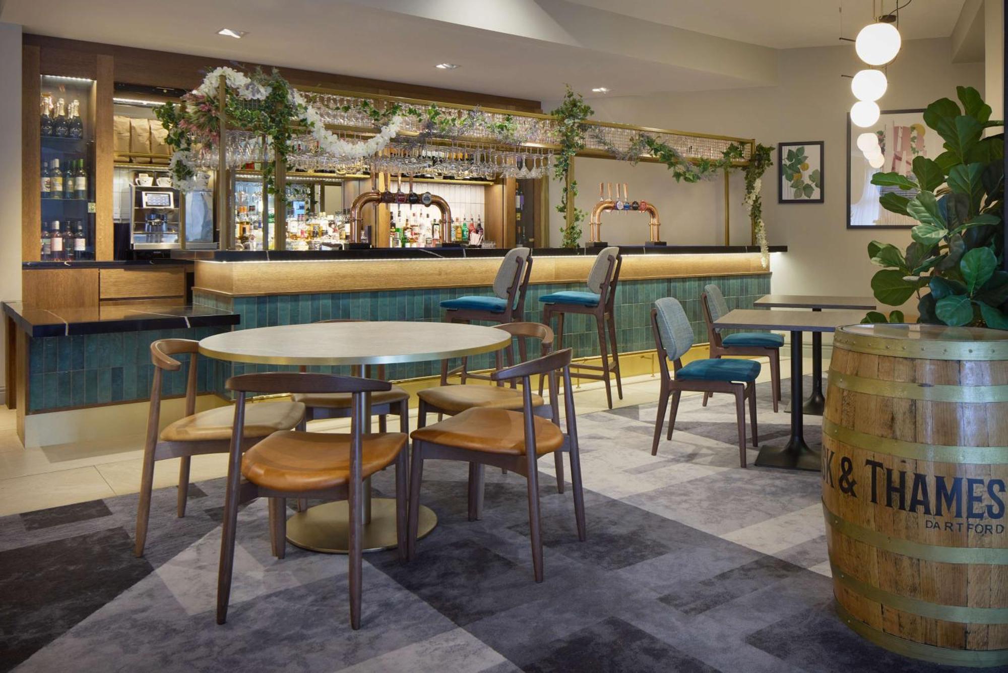 Doubletree By Hilton Dartford Bridge Hotel Ngoại thất bức ảnh