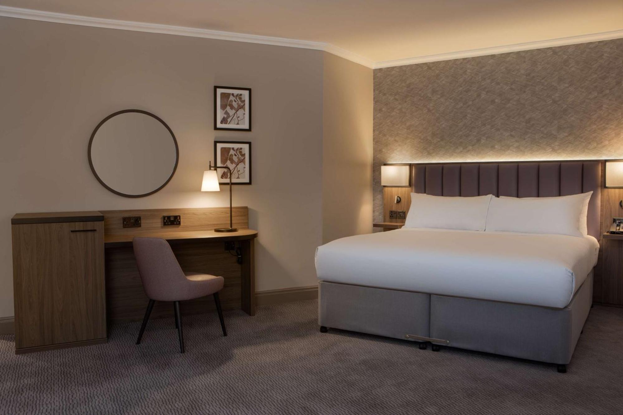 Doubletree By Hilton Dartford Bridge Hotel Ngoại thất bức ảnh