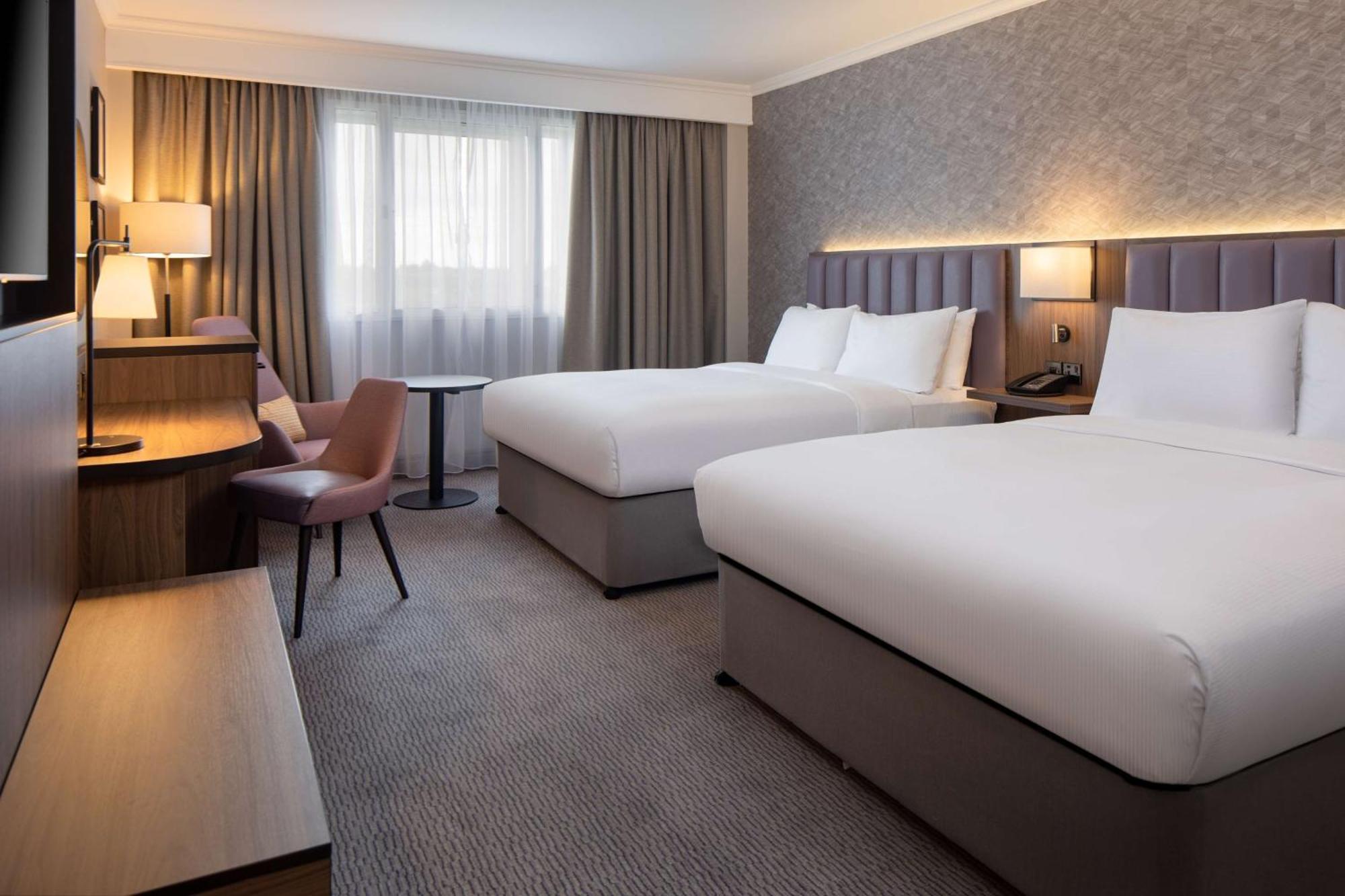 Doubletree By Hilton Dartford Bridge Hotel Ngoại thất bức ảnh