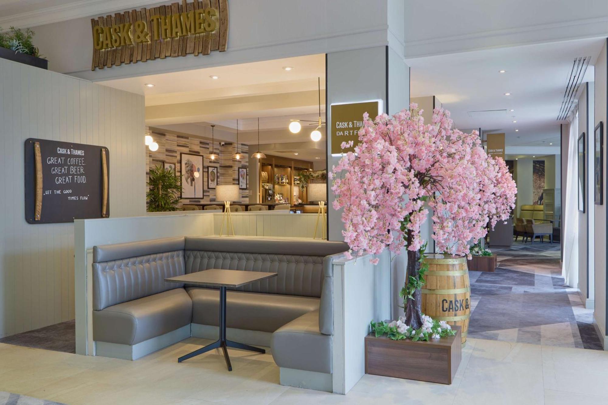 Doubletree By Hilton Dartford Bridge Hotel Ngoại thất bức ảnh