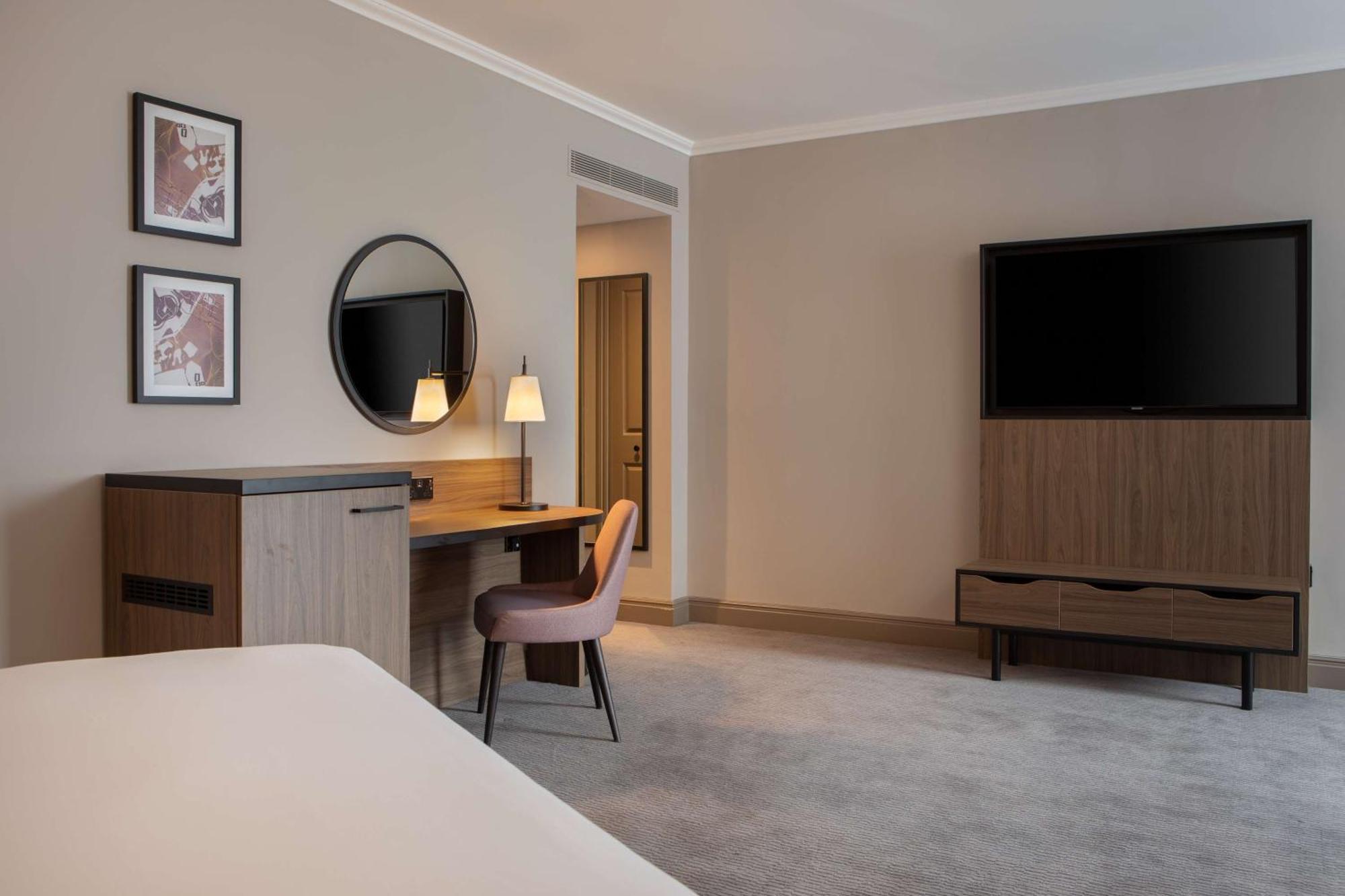 Doubletree By Hilton Dartford Bridge Hotel Ngoại thất bức ảnh
