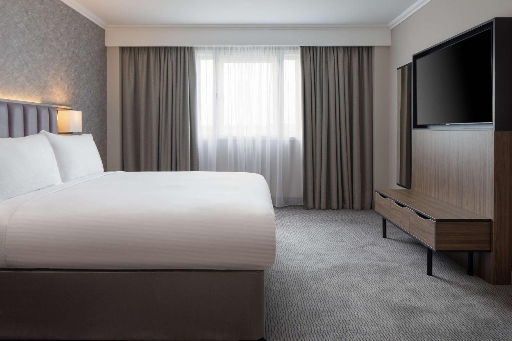 Doubletree By Hilton Dartford Bridge Hotel Ngoại thất bức ảnh