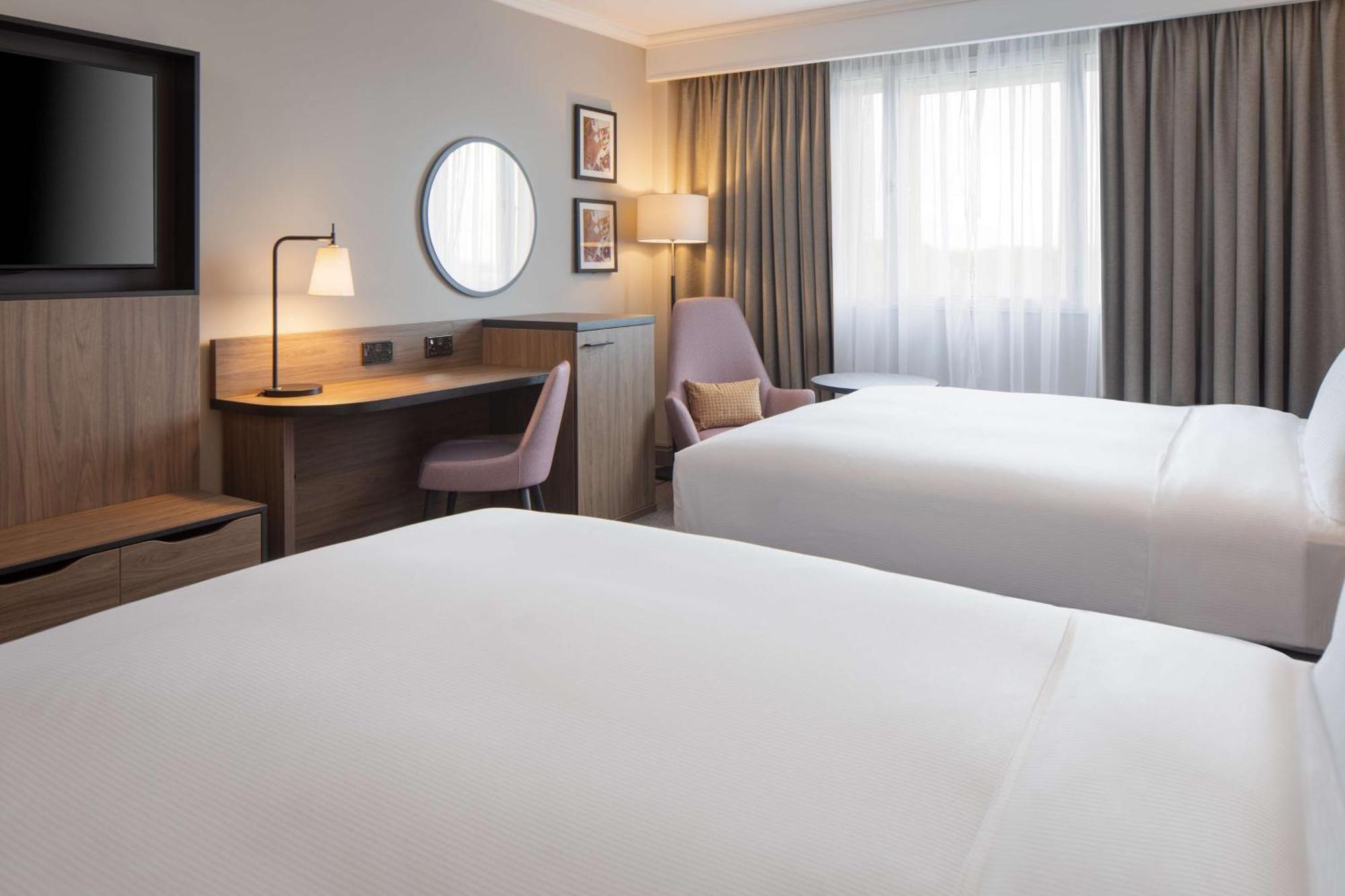 Doubletree By Hilton Dartford Bridge Hotel Ngoại thất bức ảnh