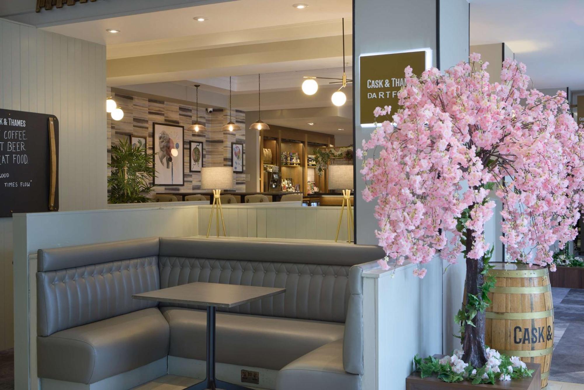 Doubletree By Hilton Dartford Bridge Hotel Ngoại thất bức ảnh