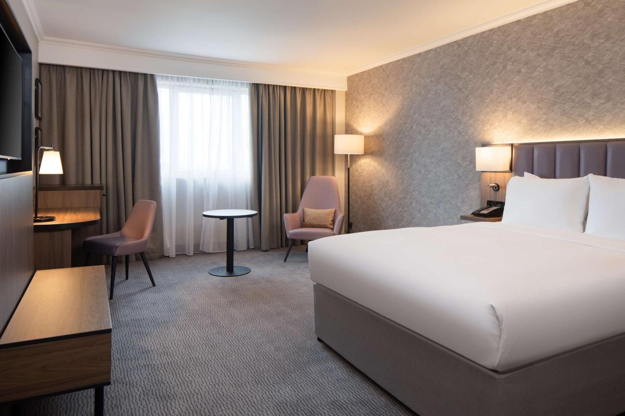 Doubletree By Hilton Dartford Bridge Hotel Ngoại thất bức ảnh