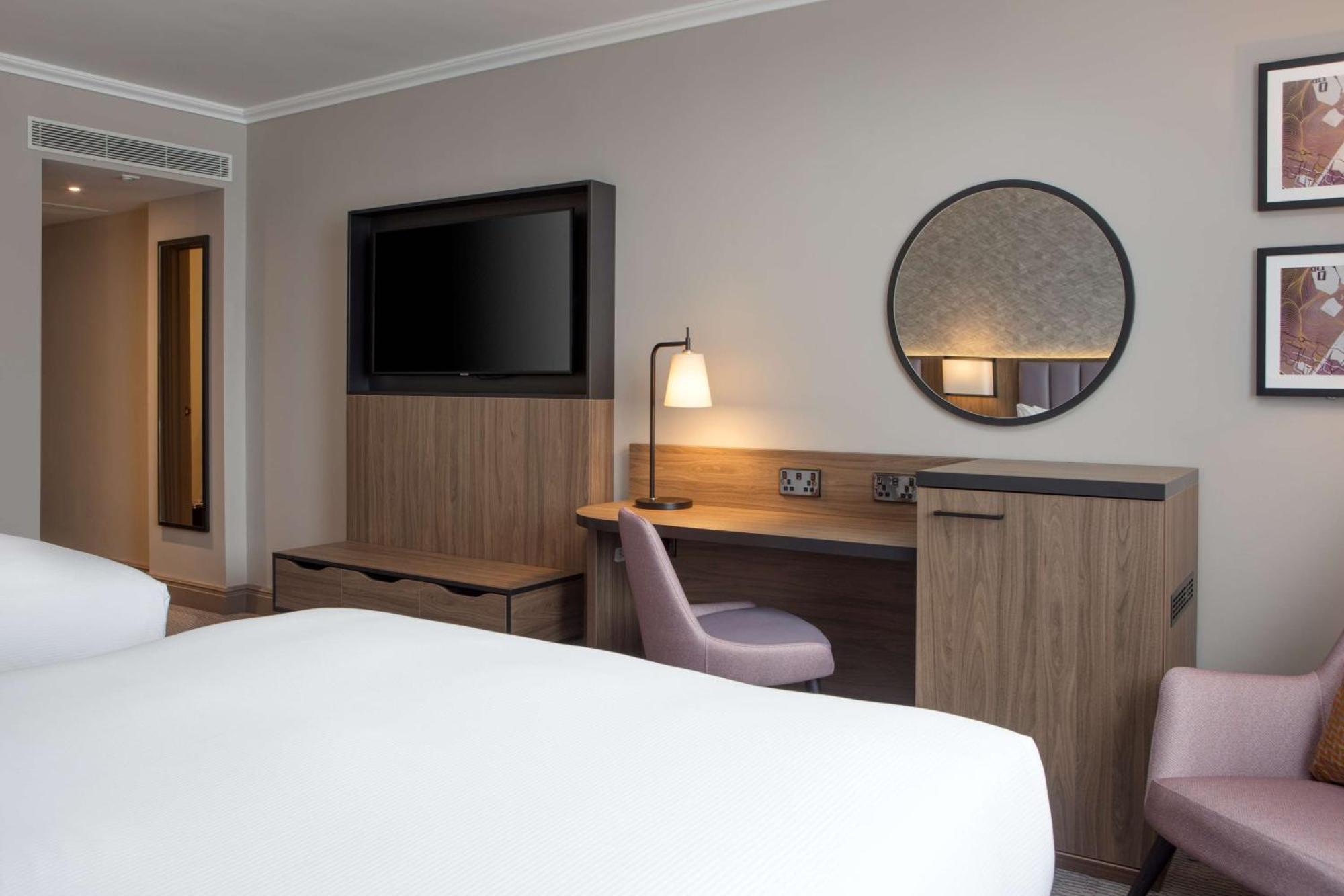 Doubletree By Hilton Dartford Bridge Hotel Ngoại thất bức ảnh