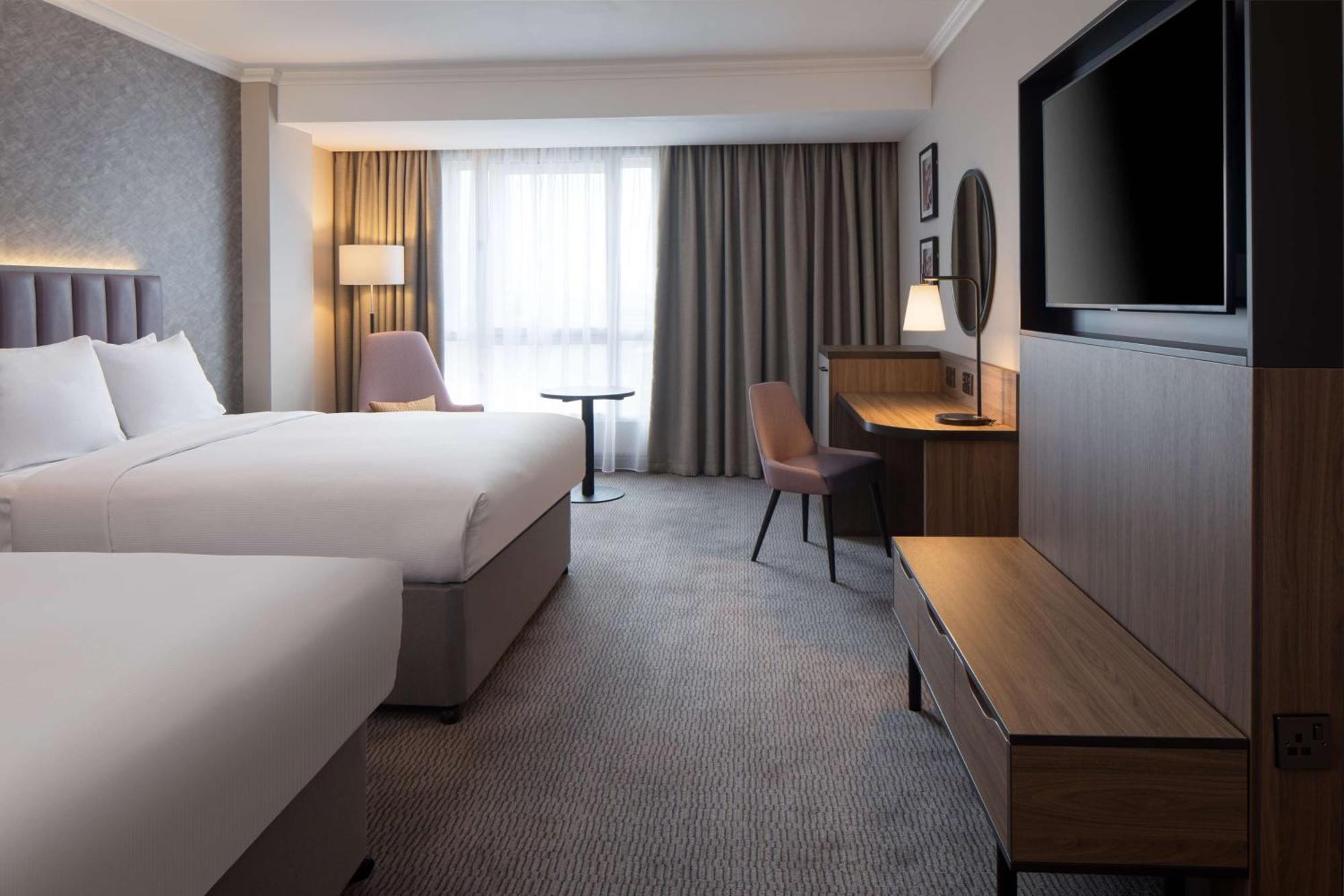 Doubletree By Hilton Dartford Bridge Hotel Ngoại thất bức ảnh
