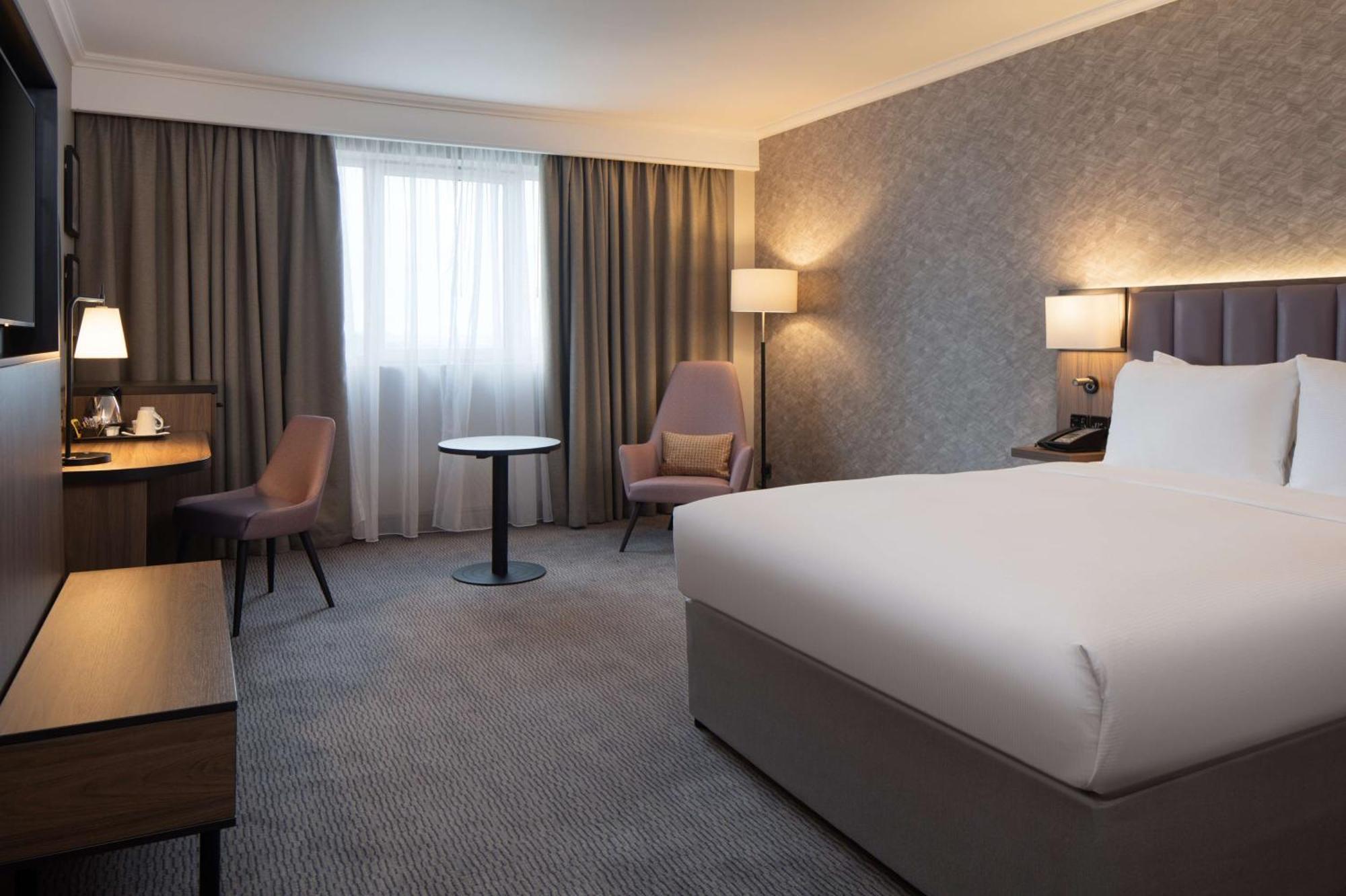 Doubletree By Hilton Dartford Bridge Hotel Ngoại thất bức ảnh