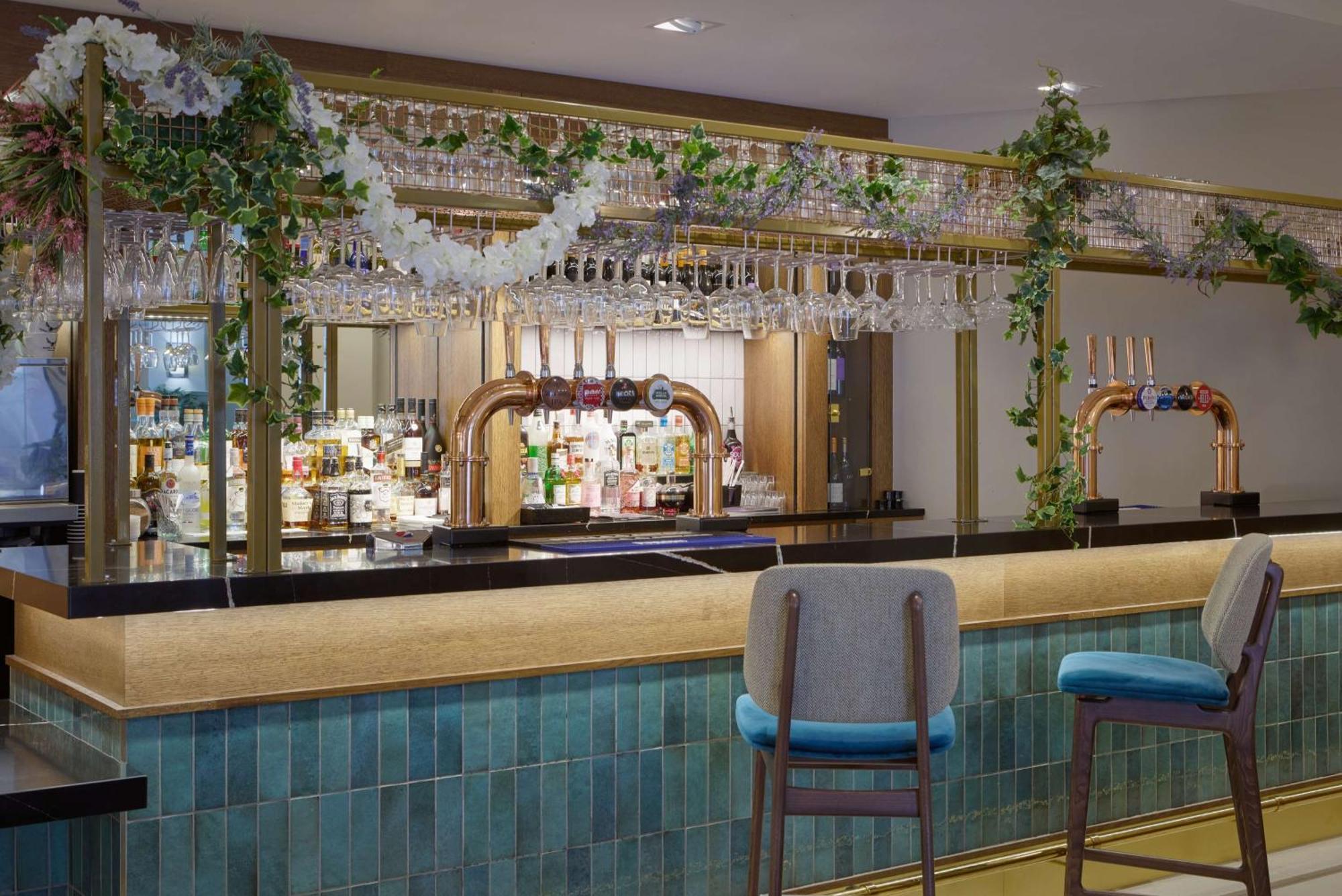 Doubletree By Hilton Dartford Bridge Hotel Ngoại thất bức ảnh