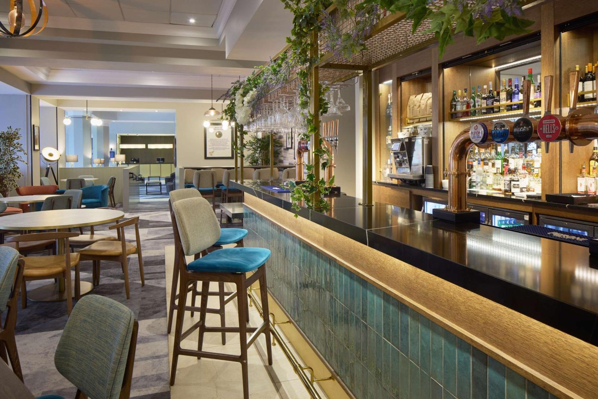 Doubletree By Hilton Dartford Bridge Hotel Ngoại thất bức ảnh