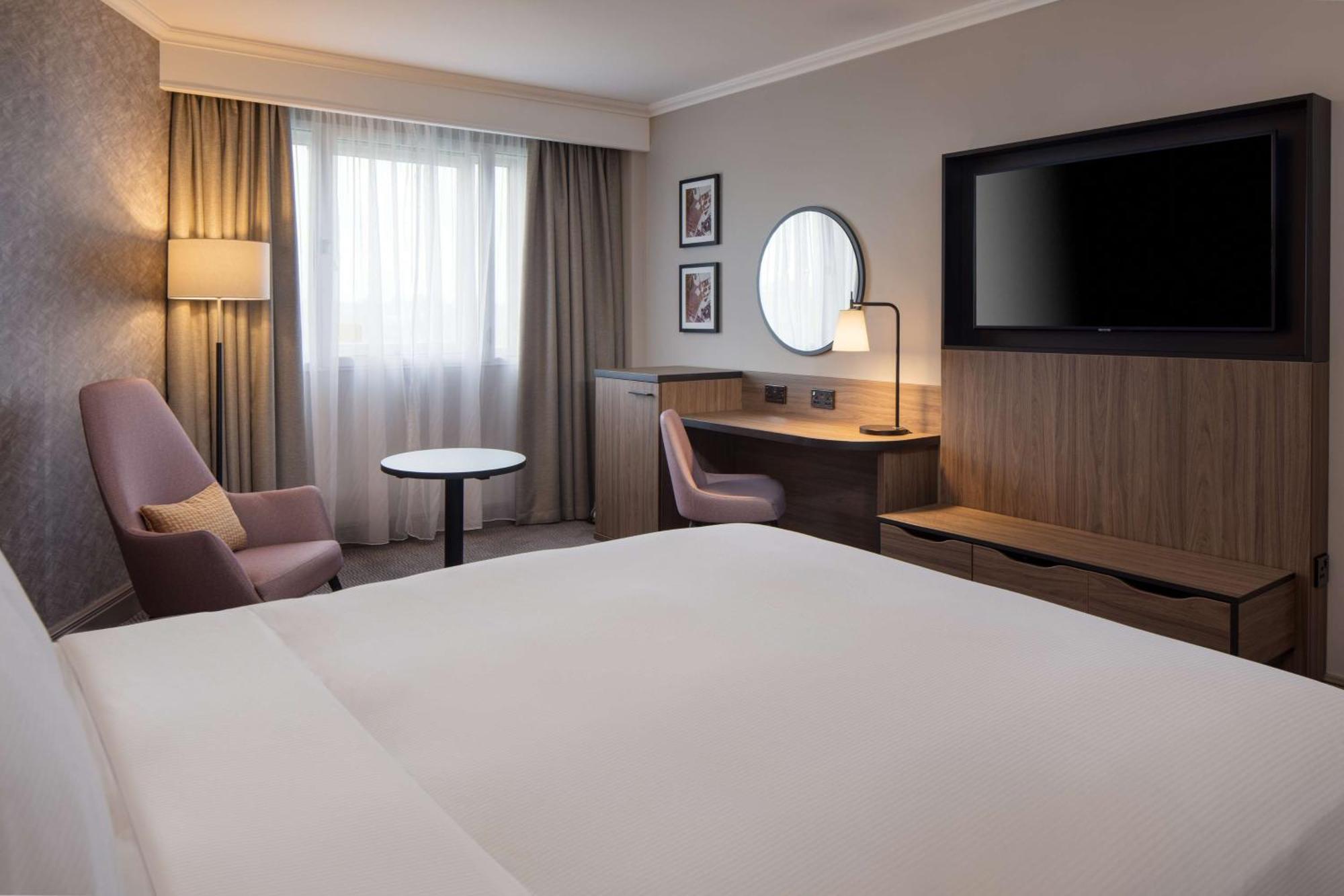 Doubletree By Hilton Dartford Bridge Hotel Ngoại thất bức ảnh