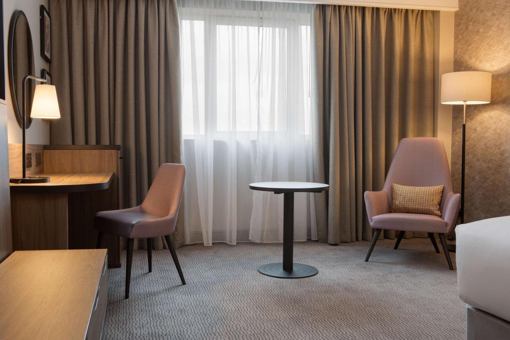 Doubletree By Hilton Dartford Bridge Hotel Ngoại thất bức ảnh