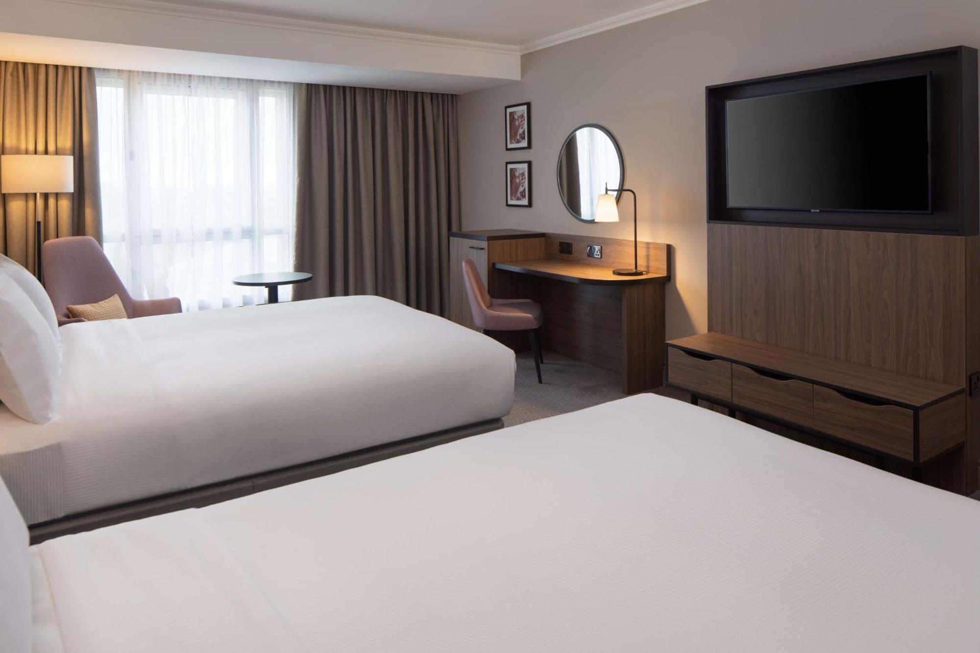 Doubletree By Hilton Dartford Bridge Hotel Ngoại thất bức ảnh