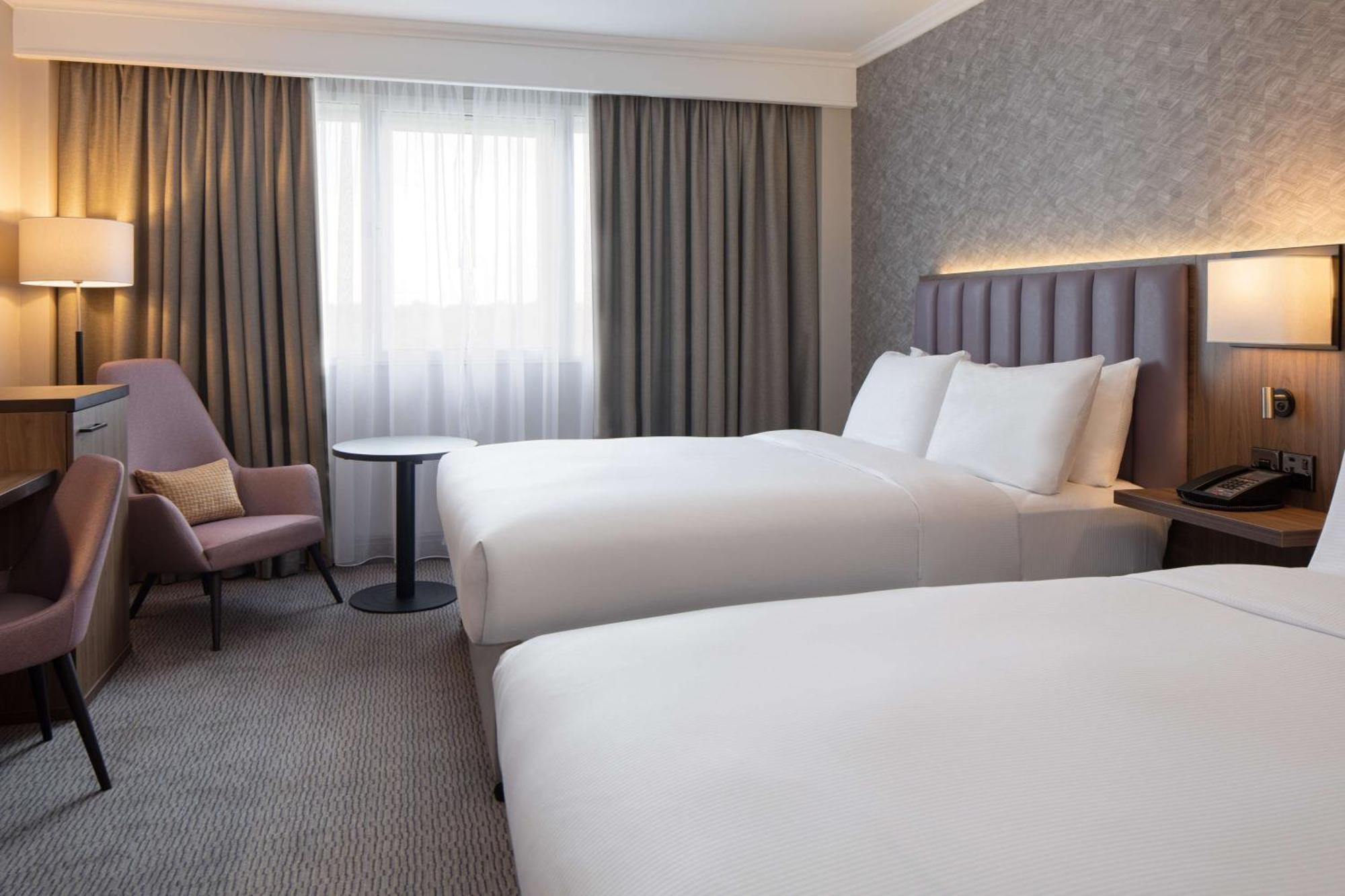 Doubletree By Hilton Dartford Bridge Hotel Ngoại thất bức ảnh