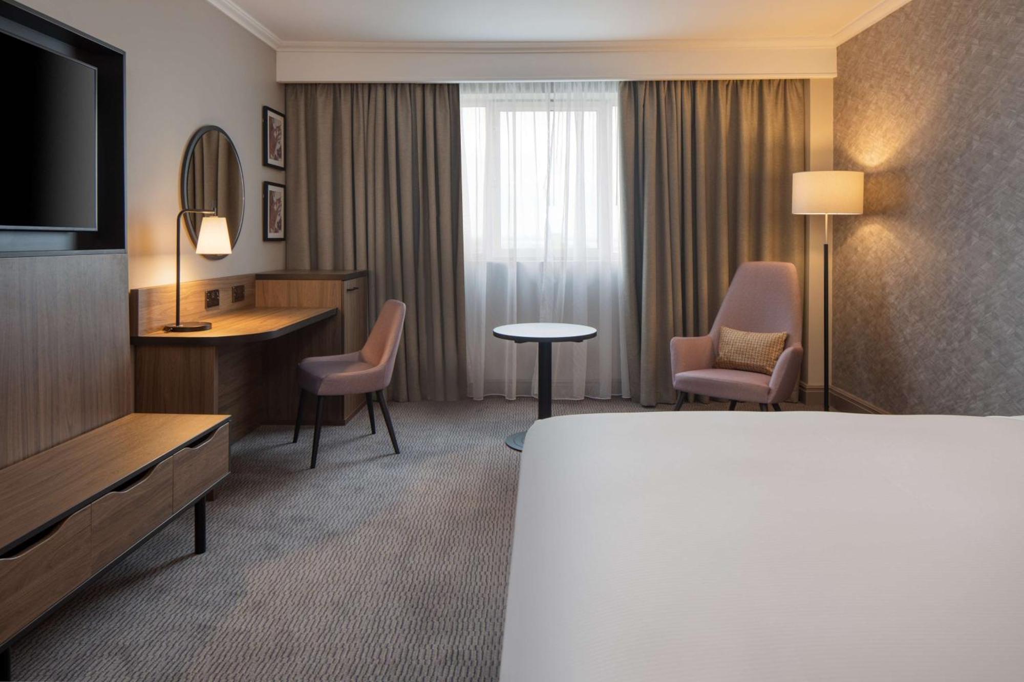 Doubletree By Hilton Dartford Bridge Hotel Ngoại thất bức ảnh