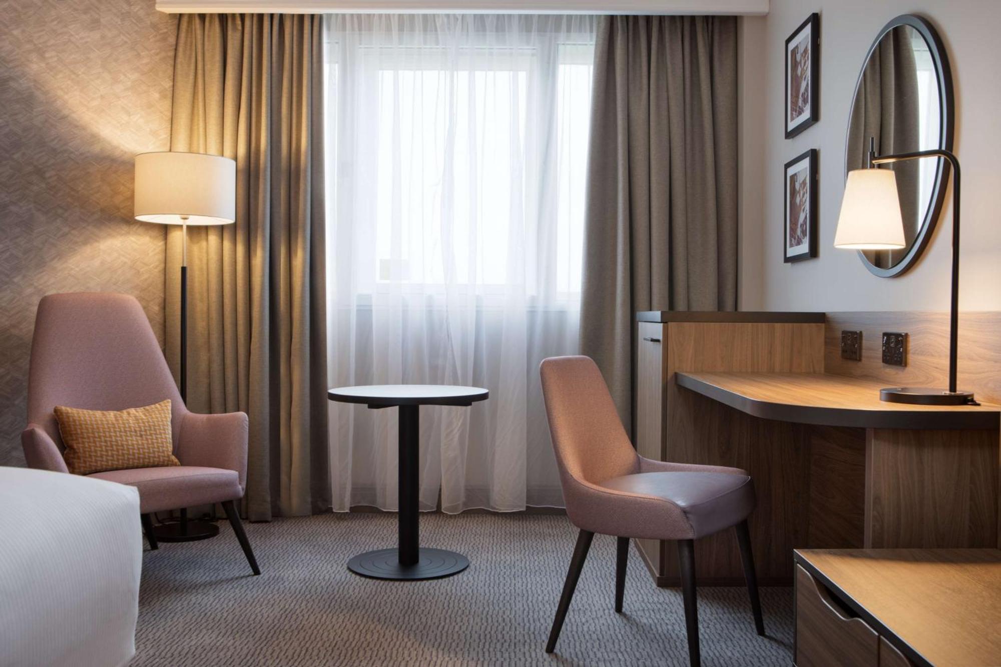 Doubletree By Hilton Dartford Bridge Hotel Ngoại thất bức ảnh