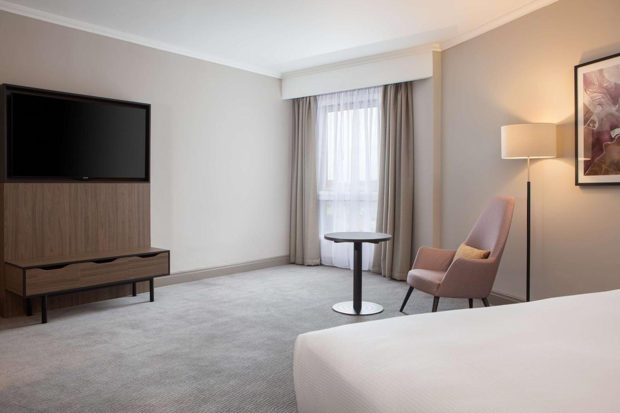 Doubletree By Hilton Dartford Bridge Hotel Ngoại thất bức ảnh