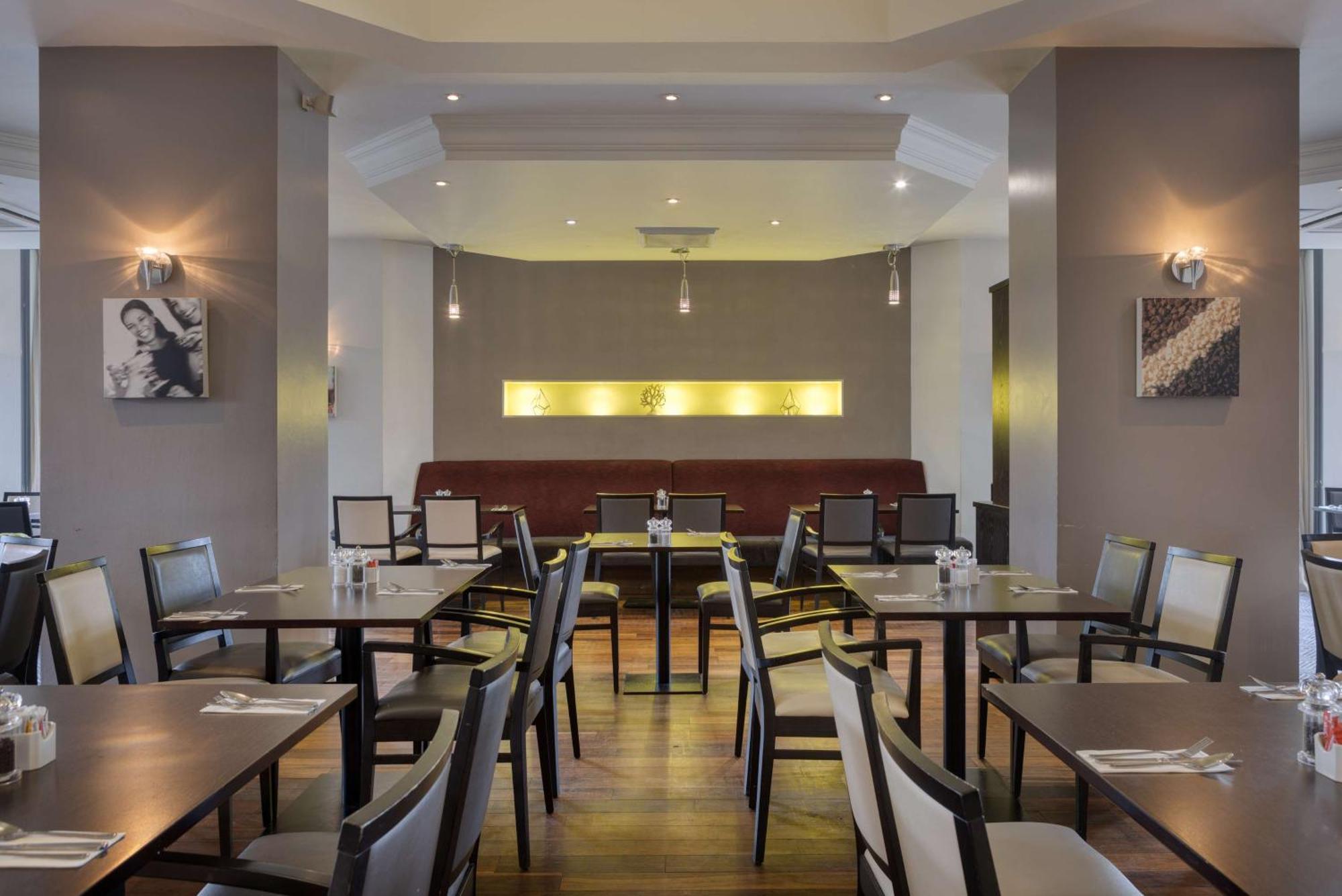 Doubletree By Hilton Dartford Bridge Hotel Ngoại thất bức ảnh