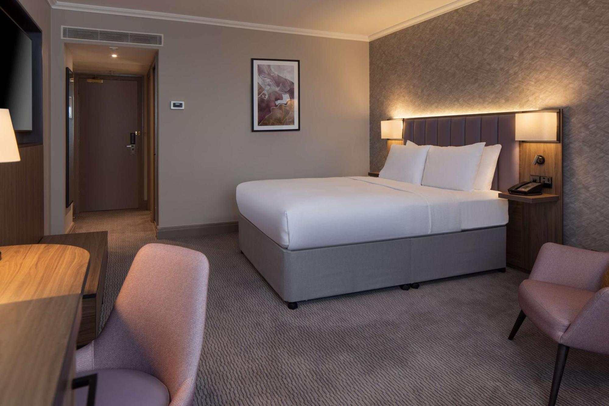 Doubletree By Hilton Dartford Bridge Hotel Ngoại thất bức ảnh