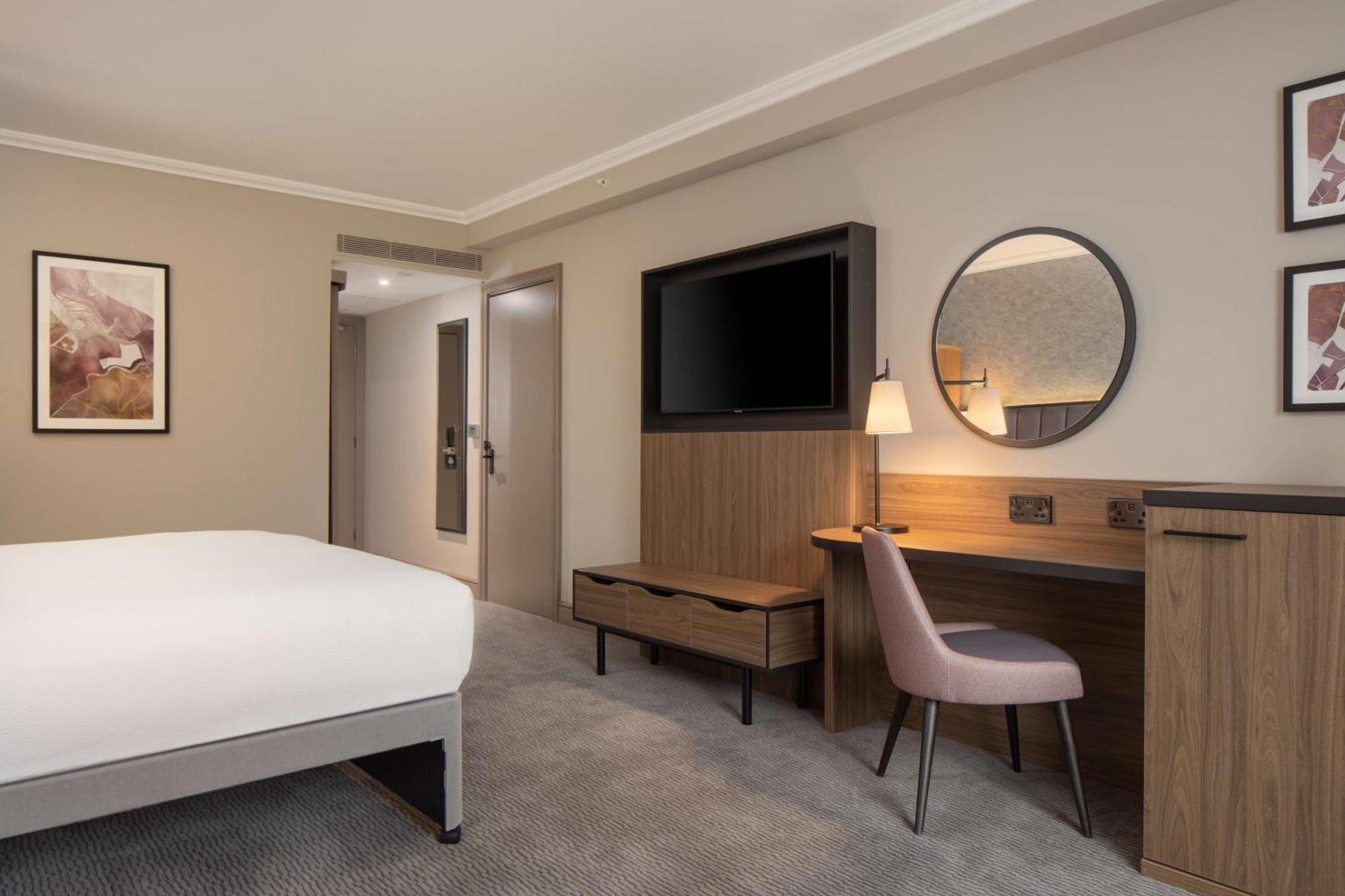 Doubletree By Hilton Dartford Bridge Hotel Ngoại thất bức ảnh