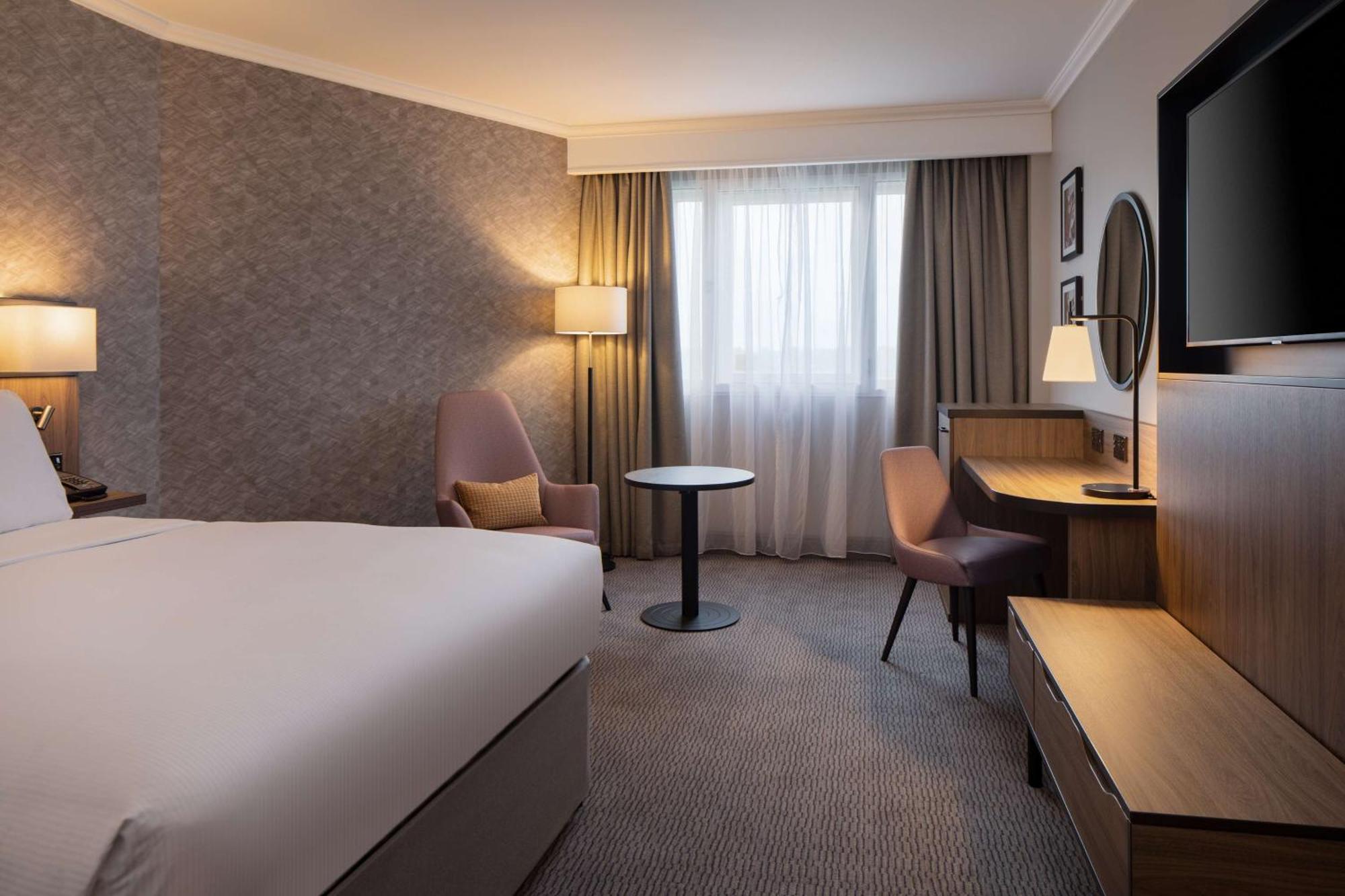 Doubletree By Hilton Dartford Bridge Hotel Ngoại thất bức ảnh
