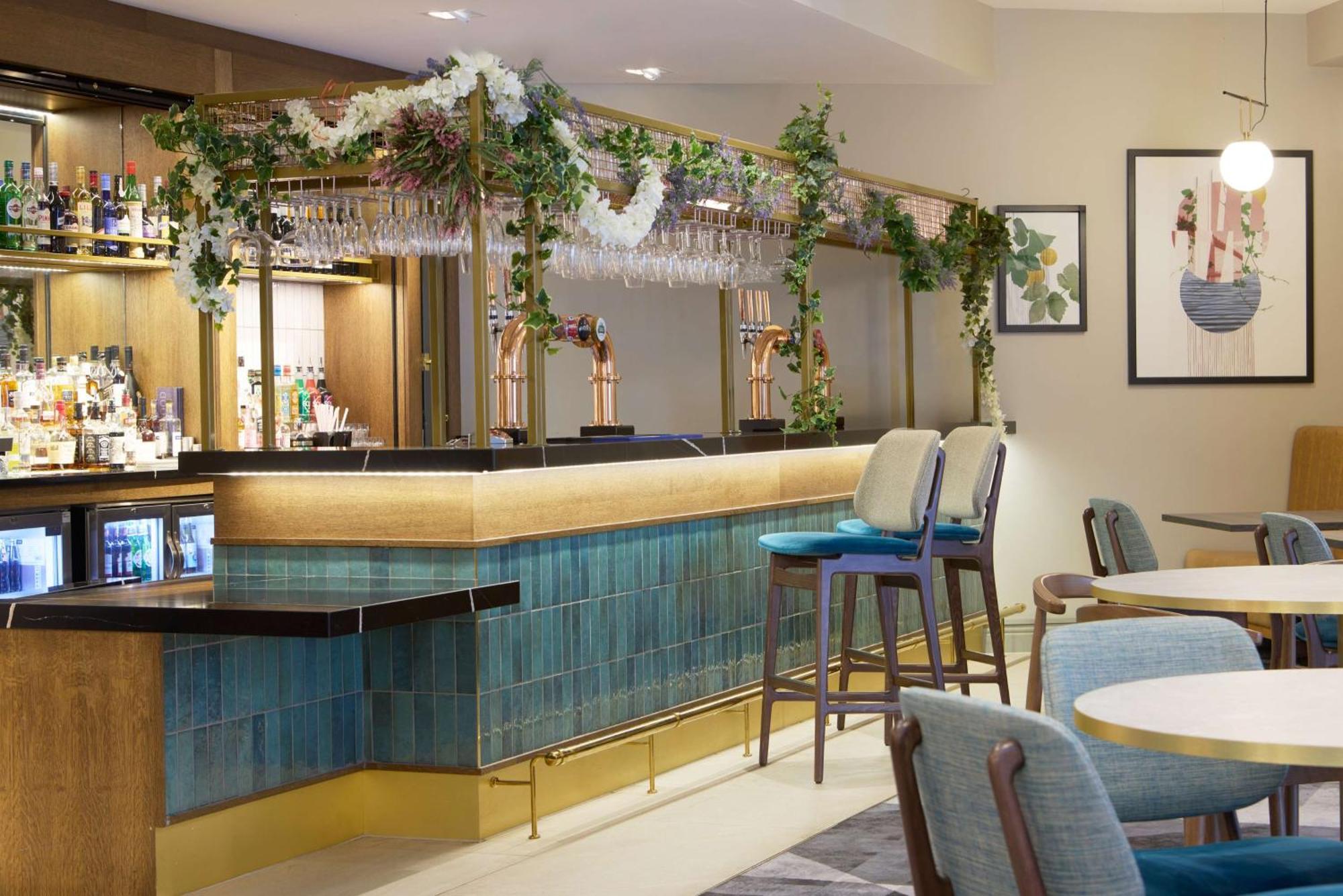 Doubletree By Hilton Dartford Bridge Hotel Ngoại thất bức ảnh