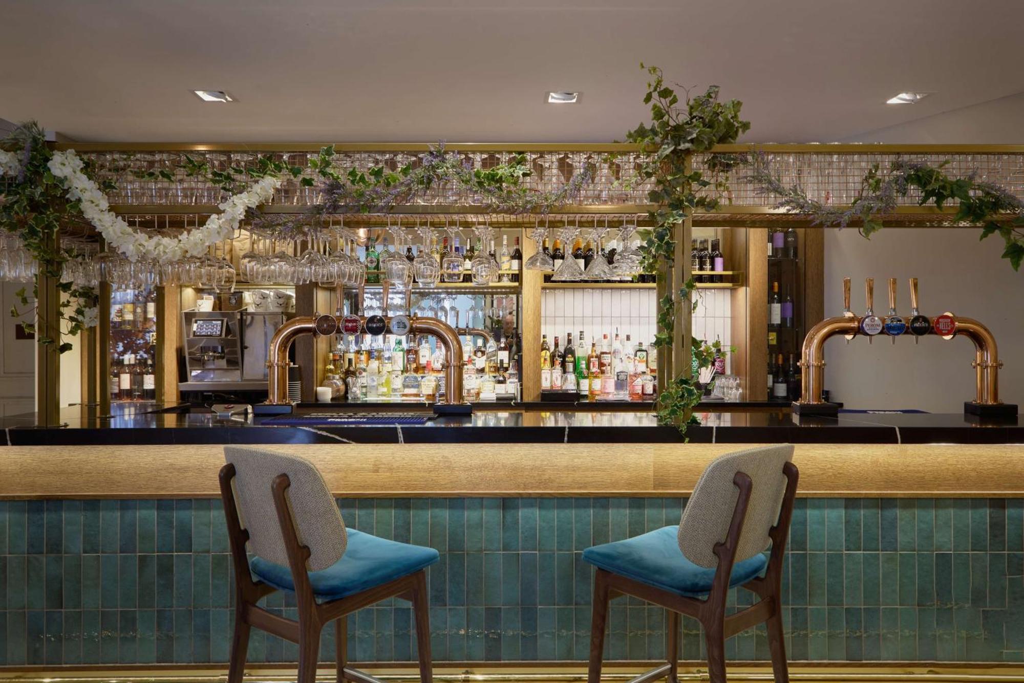 Doubletree By Hilton Dartford Bridge Hotel Ngoại thất bức ảnh