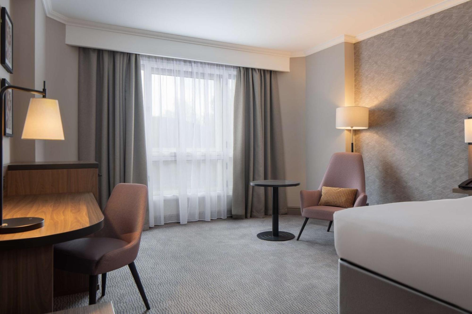 Doubletree By Hilton Dartford Bridge Hotel Ngoại thất bức ảnh