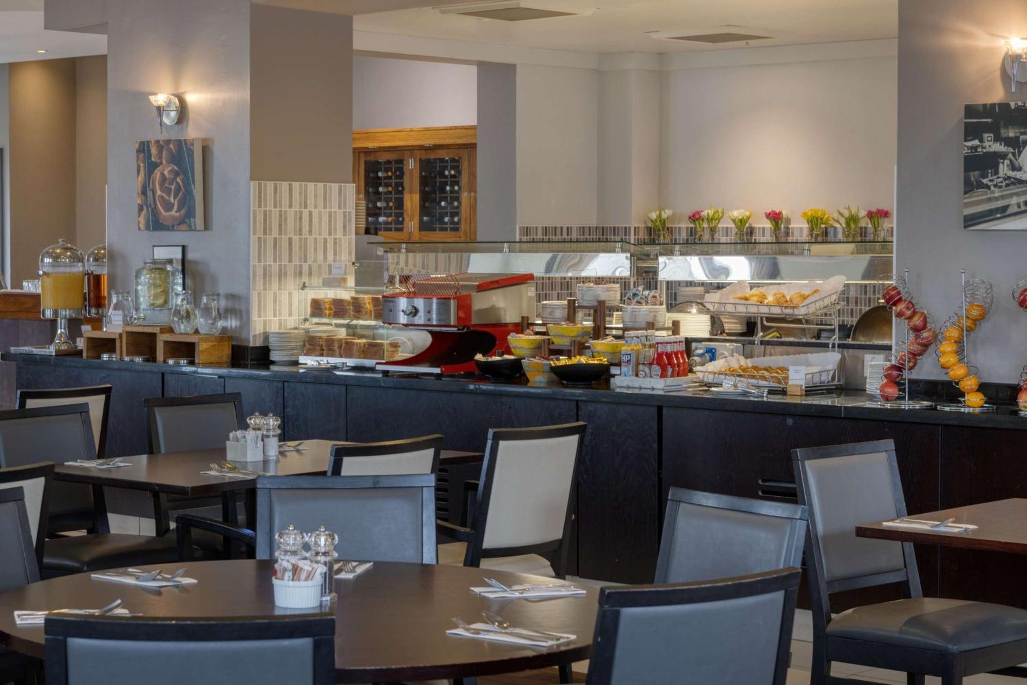 Doubletree By Hilton Dartford Bridge Hotel Ngoại thất bức ảnh