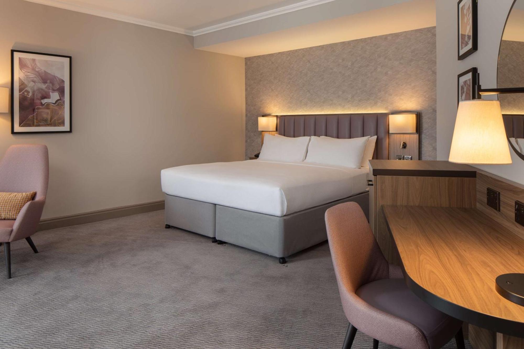 Doubletree By Hilton Dartford Bridge Hotel Ngoại thất bức ảnh