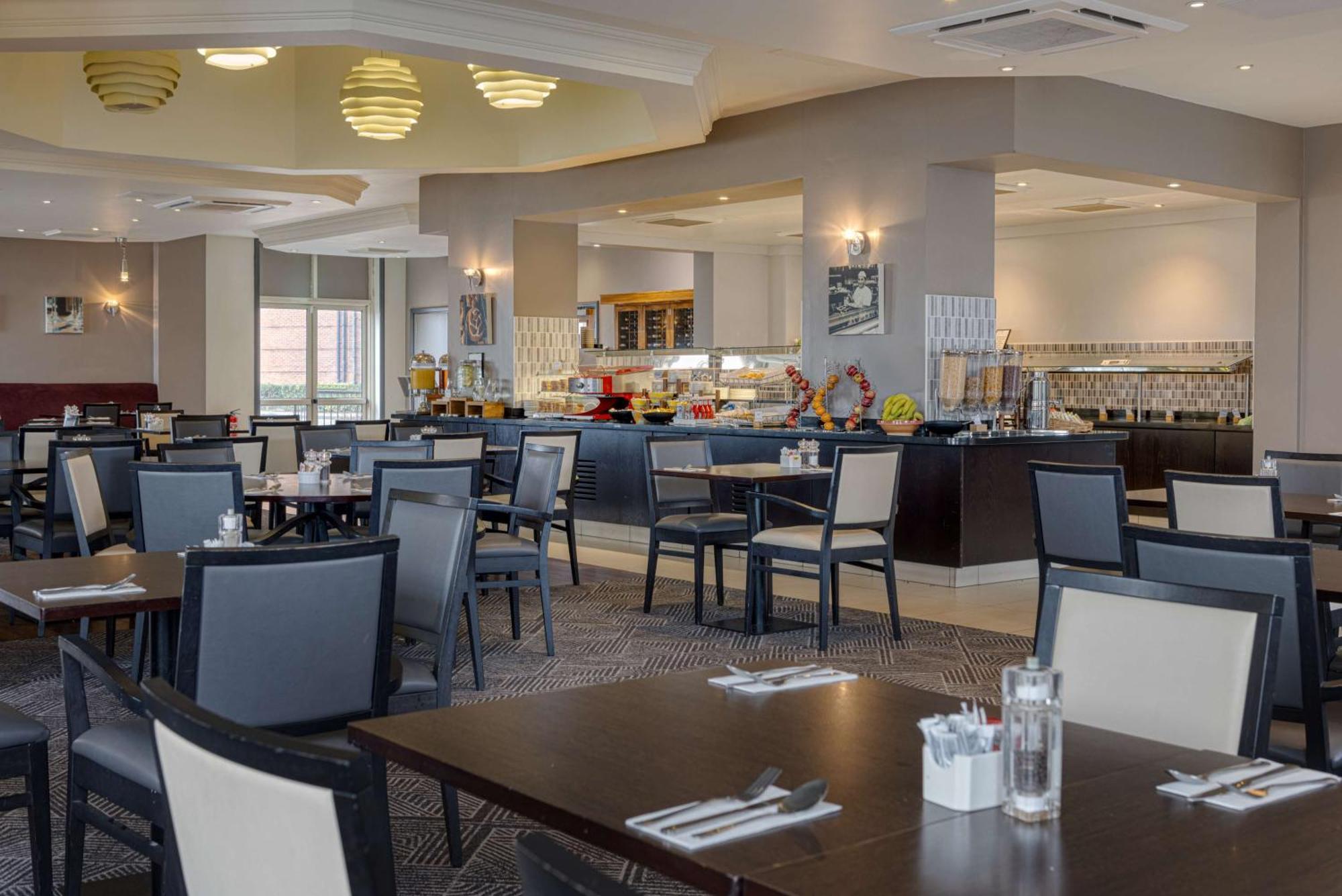 Doubletree By Hilton Dartford Bridge Hotel Ngoại thất bức ảnh