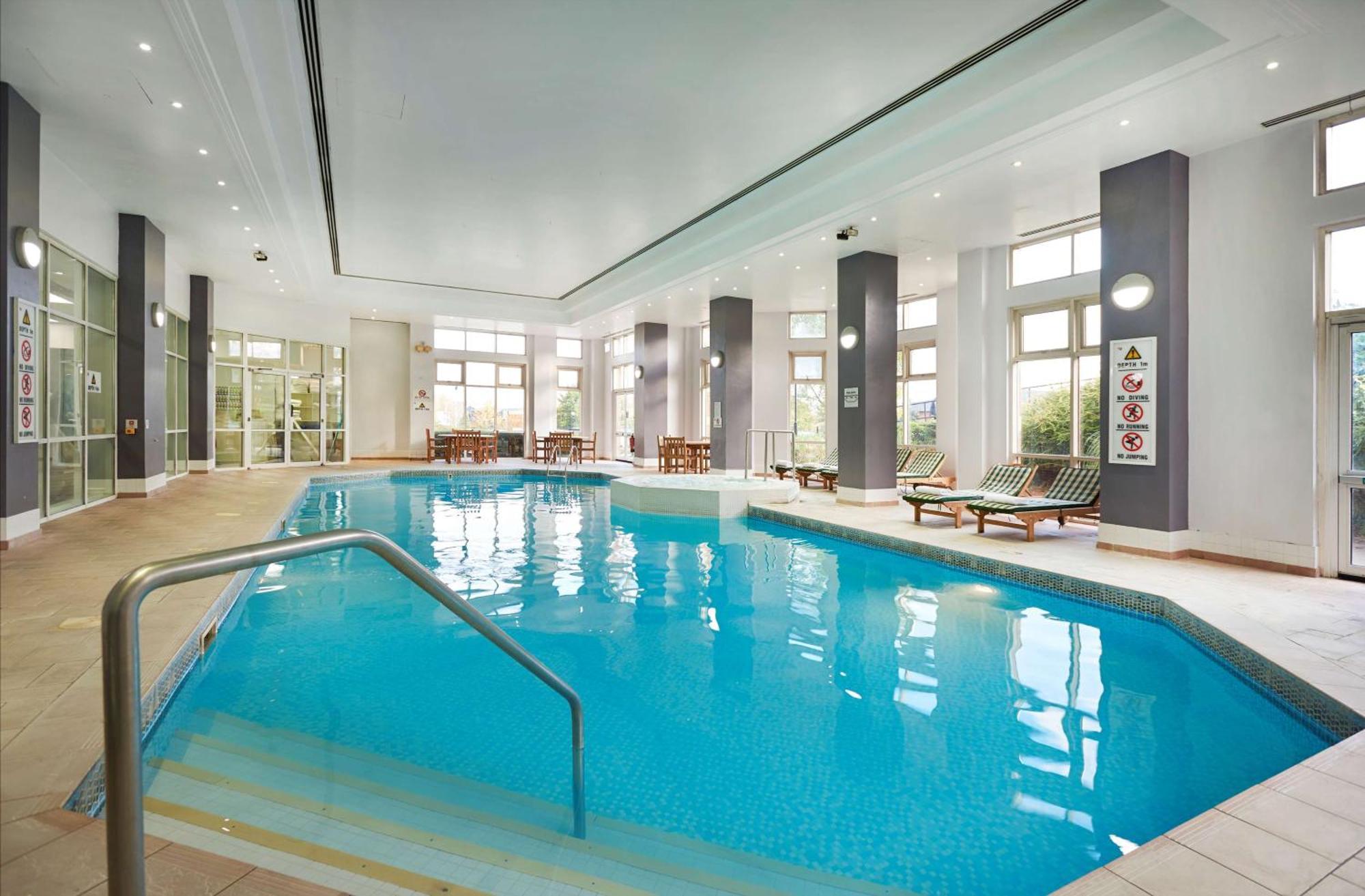 Doubletree By Hilton Dartford Bridge Hotel Ngoại thất bức ảnh