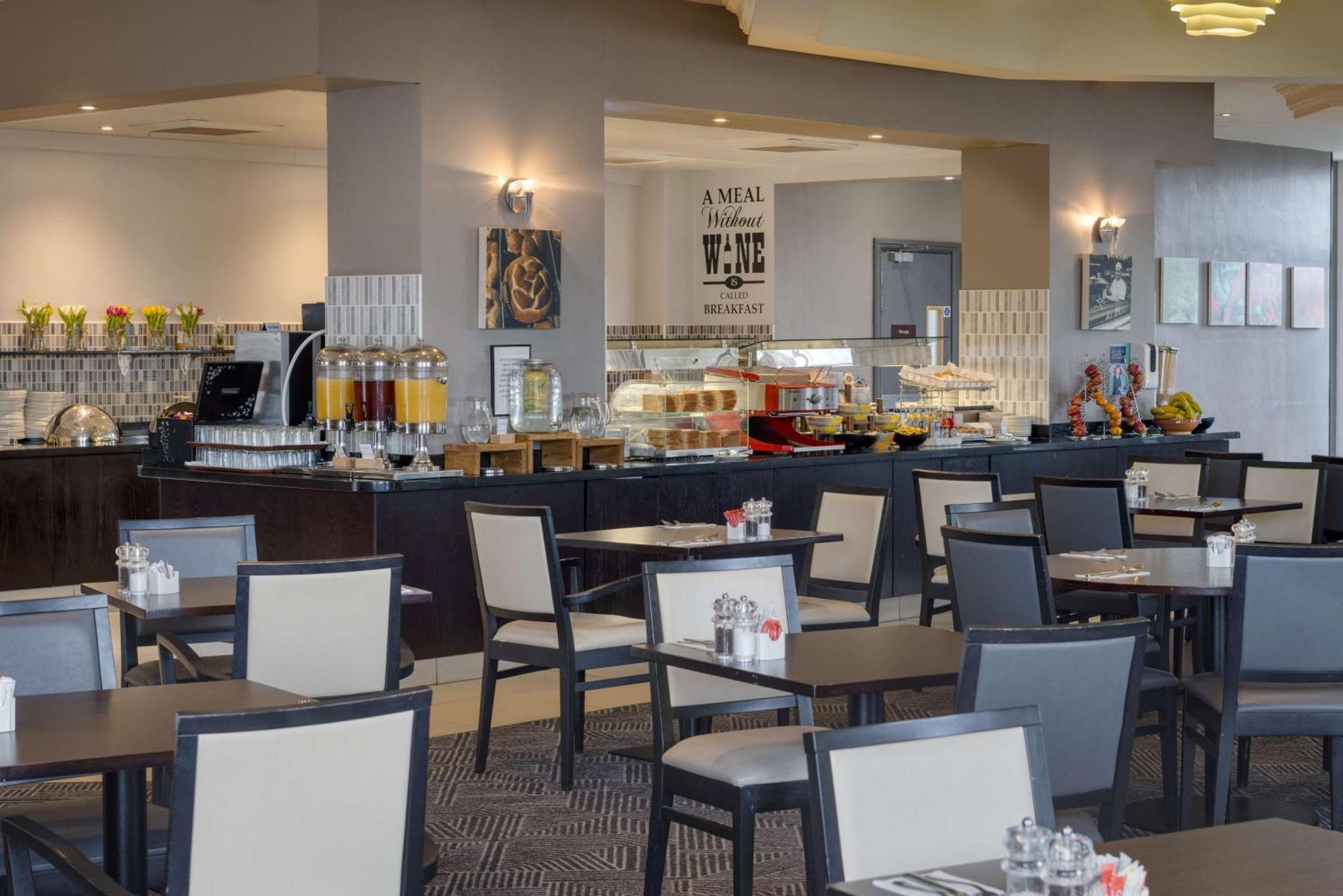 Doubletree By Hilton Dartford Bridge Hotel Ngoại thất bức ảnh