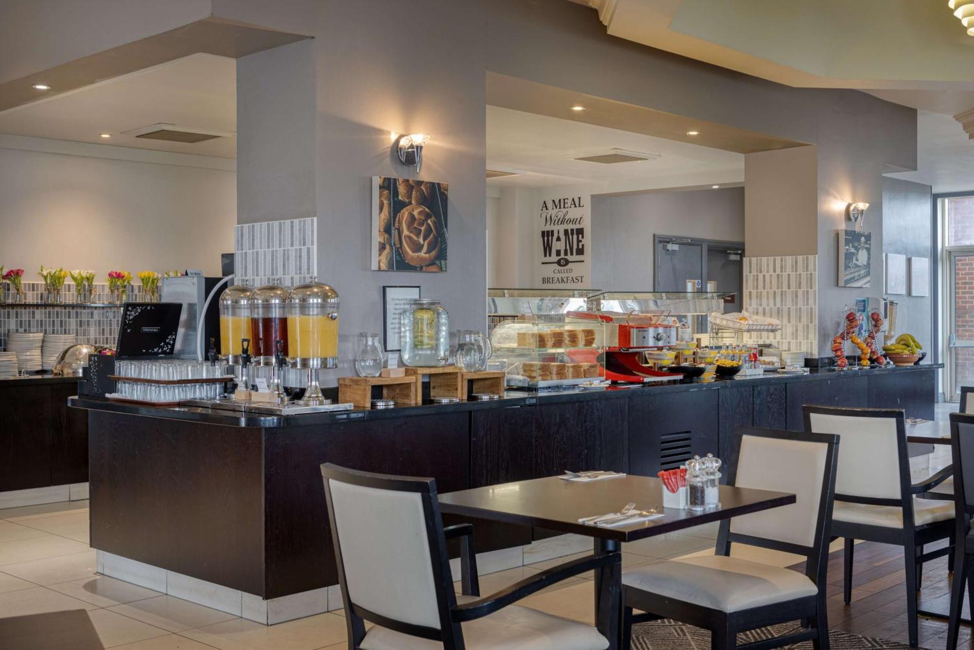 Doubletree By Hilton Dartford Bridge Hotel Ngoại thất bức ảnh